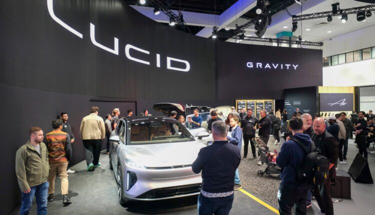 تبني المركبات الكهربائية